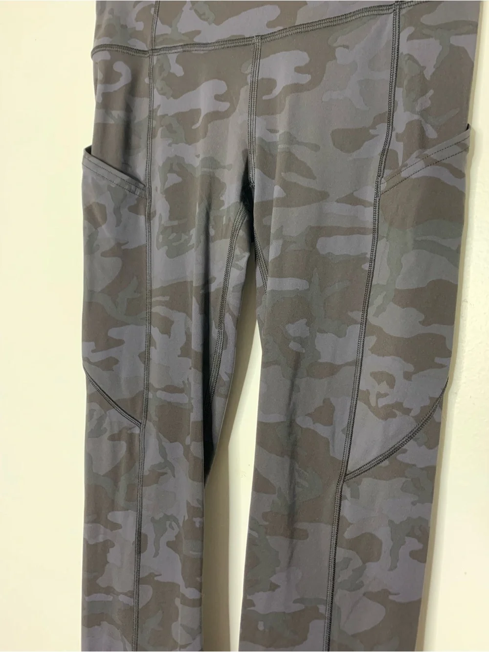 Lululemon Fast and Free Tight ll 25” inseam Incognito Camo Multi Grey size 4